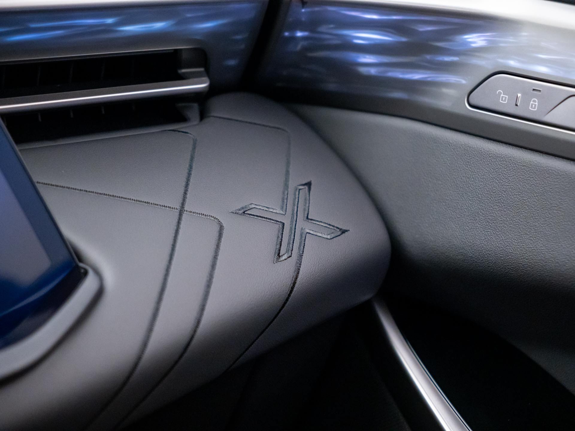 New 2027 Mineral White Metallic BMW 40 image 27