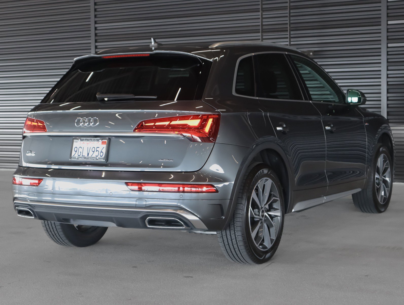 Used 2023 Daytona Gray Pearl Effect Audi S line Premium image 16