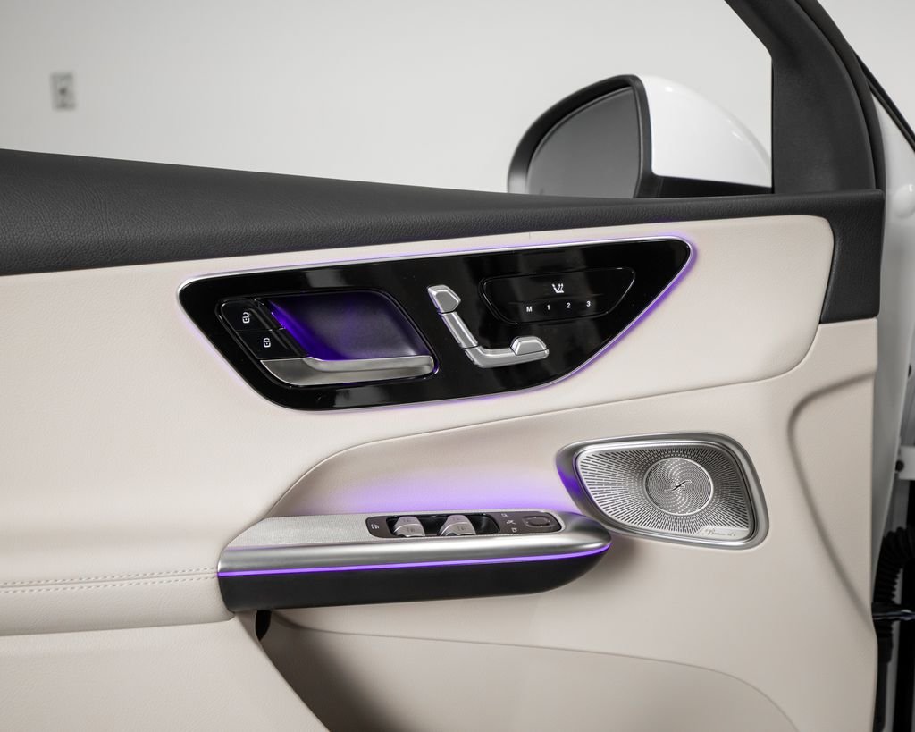 New 2026 Polar White Mercedes-Benz GLC 300 image 6