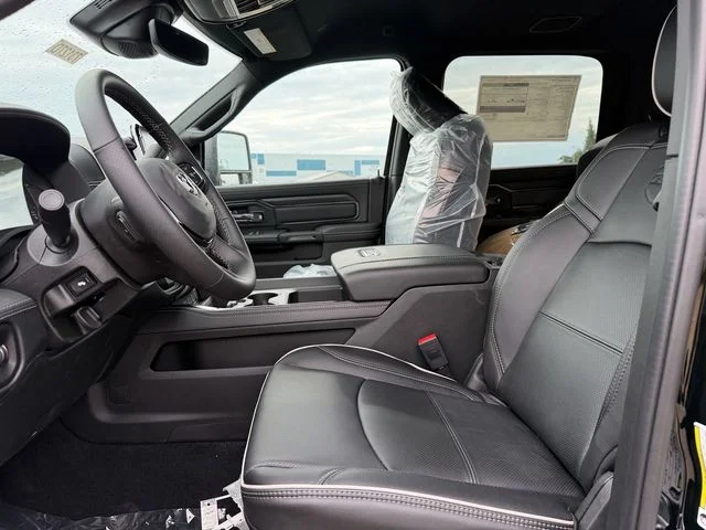 New 2026 Diamond Black Crystal Pearl-Coat Exterior Paint RAM Rebel image 15