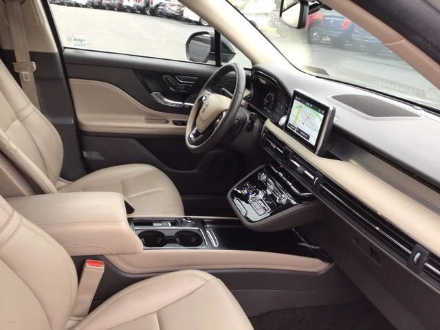 Used 2022 Ceramic Pearl Metallic Lincoln Standard image 11