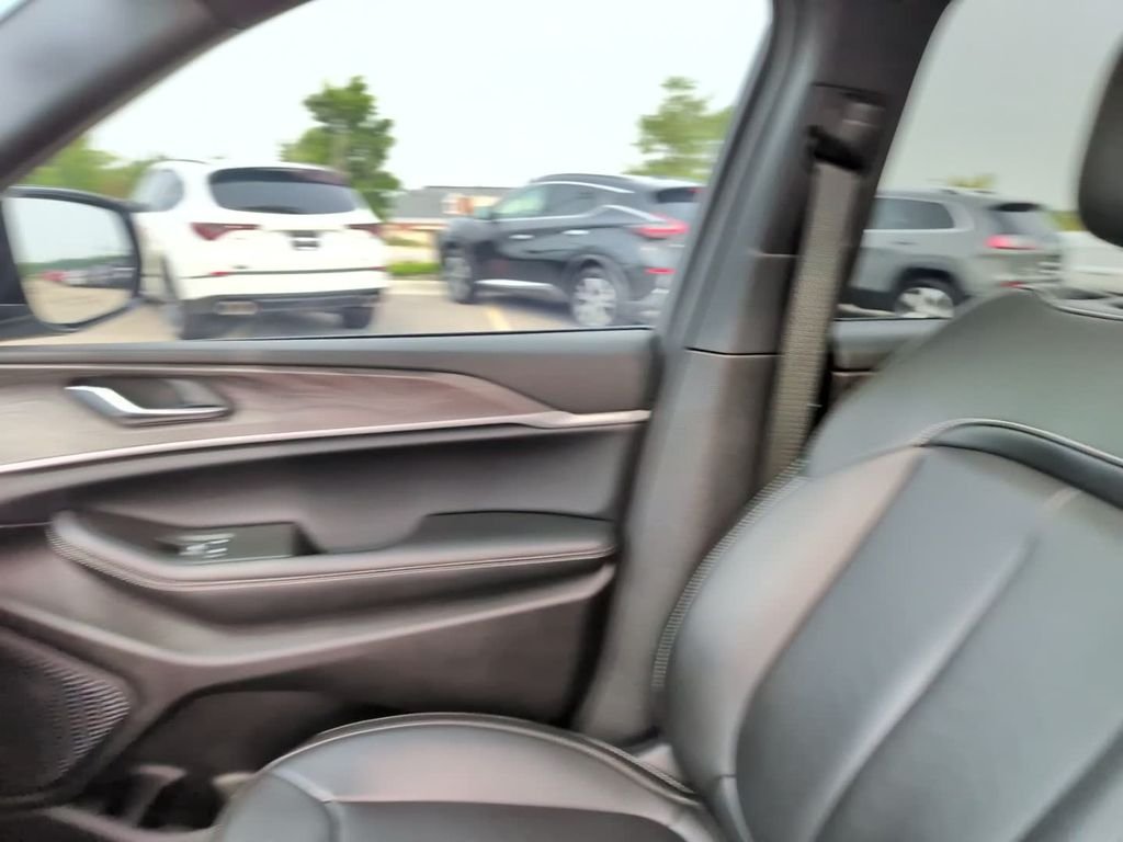 Used 2025 Silver Jeep Limited image 28