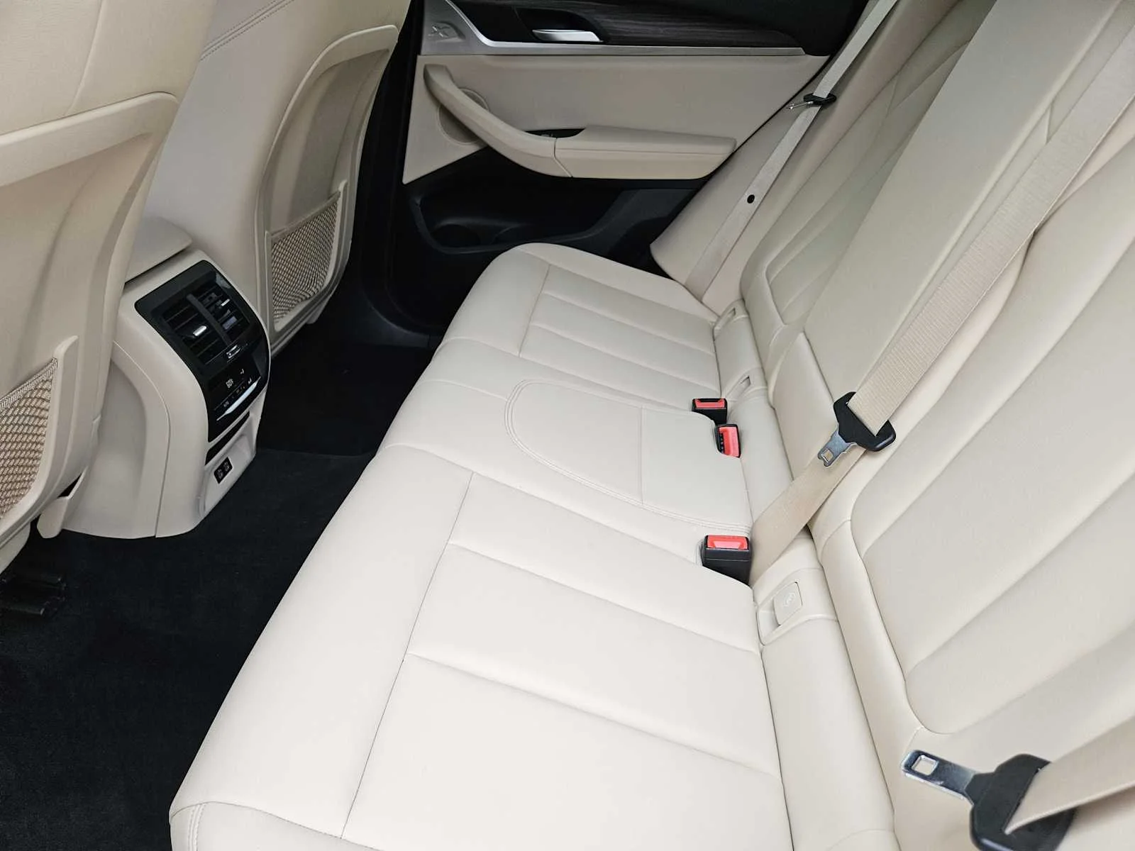 Used 2020 Alpine White BMW sDrive30i image 22