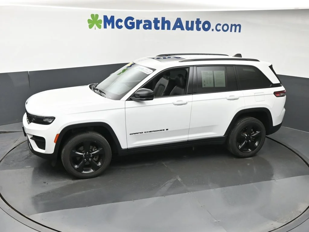 Used 2023 White Jeep Altitude X image 21
