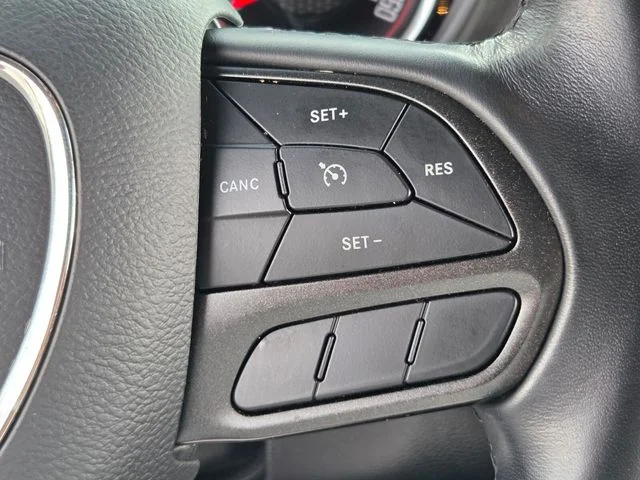 Used 2023 White Dodge SXT image 24