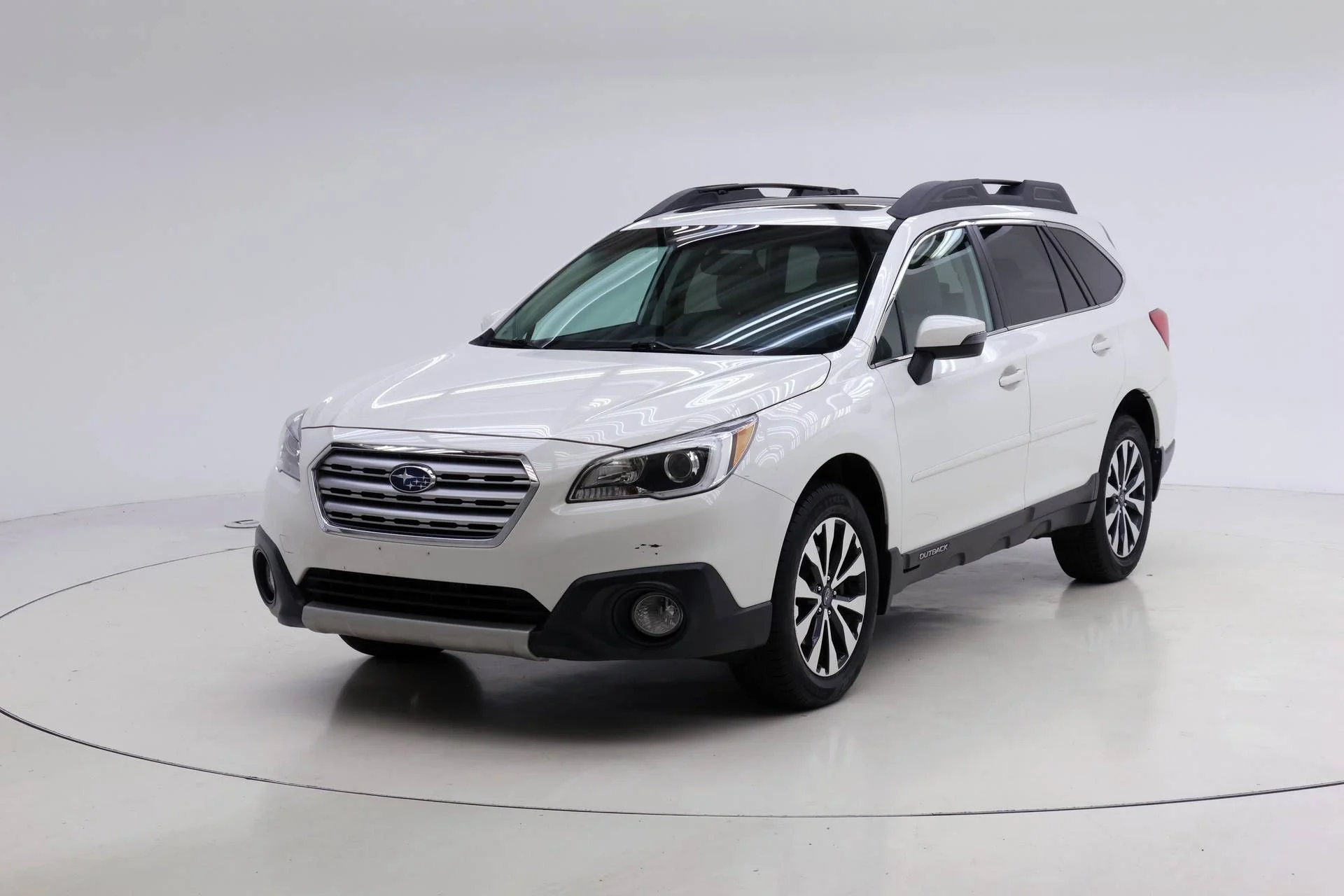 Used 2015 Crystal White Pearl Subaru 2.5i image 1