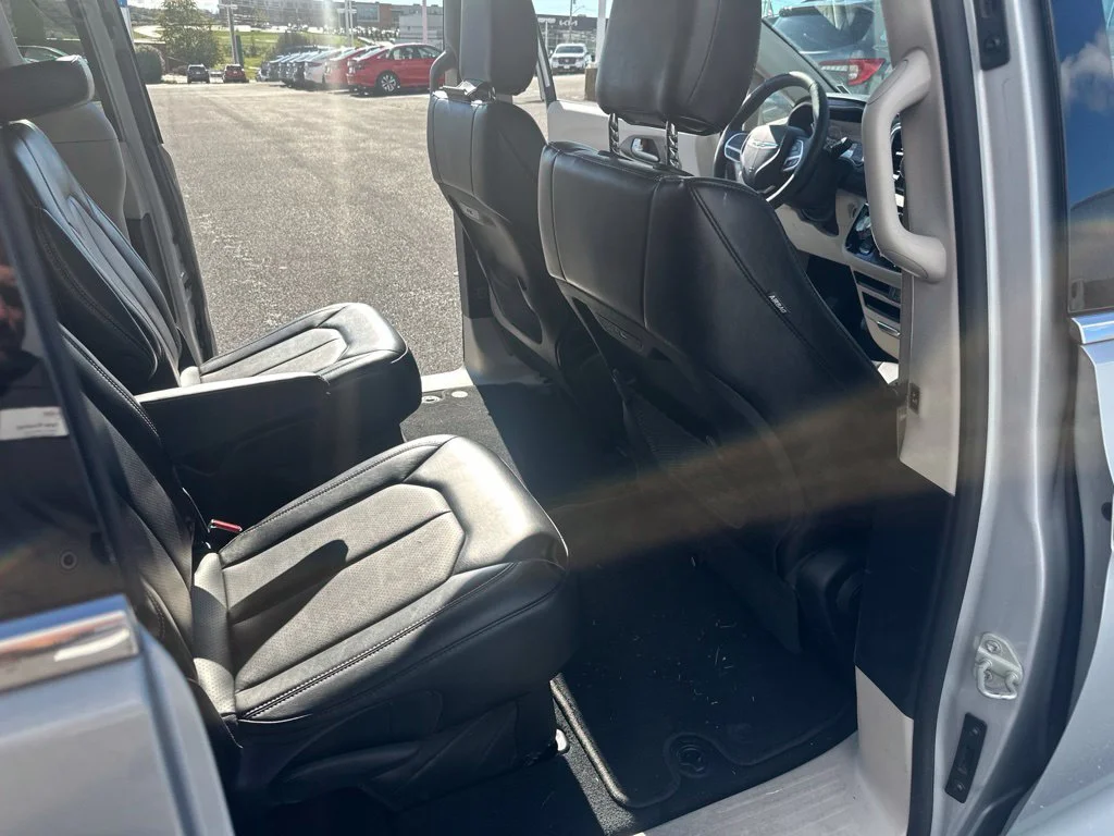 Used 2024 Silver Mist Clearcoat Chrysler Touring L image 13