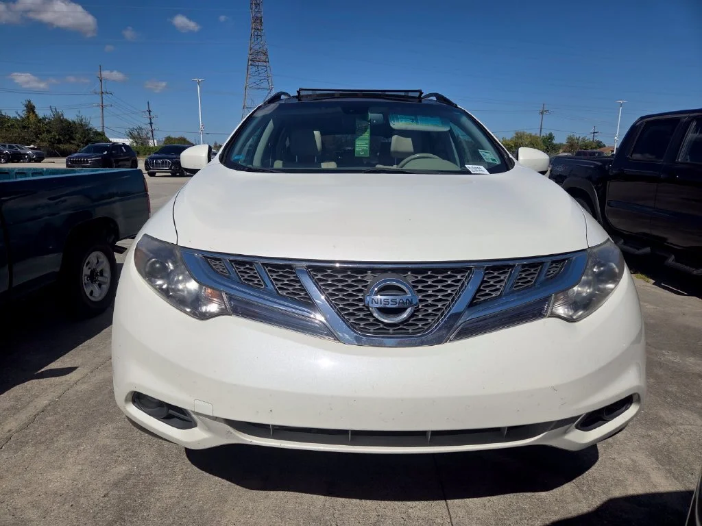 Used 2012 White Nissan SL image 6