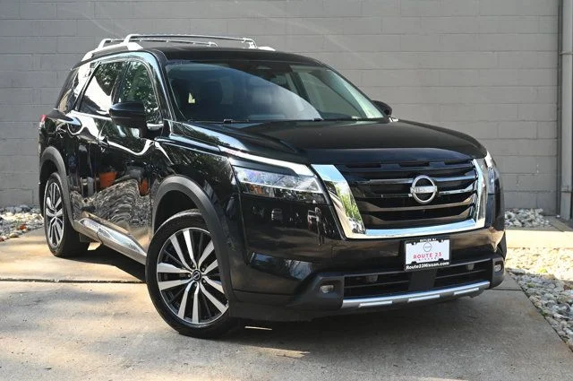 Certified Used 2022 Black Nissan Platinum image 3