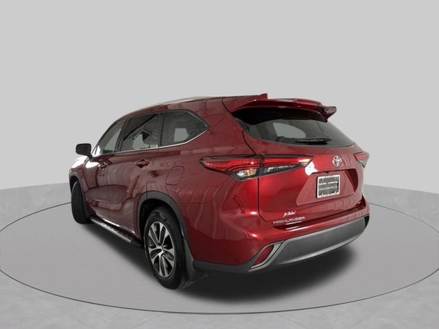 Used 2022 Red Toyota XLE image 5