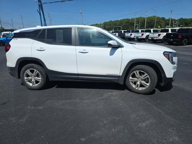 Used 2024 Summit White GMC SLE image 4