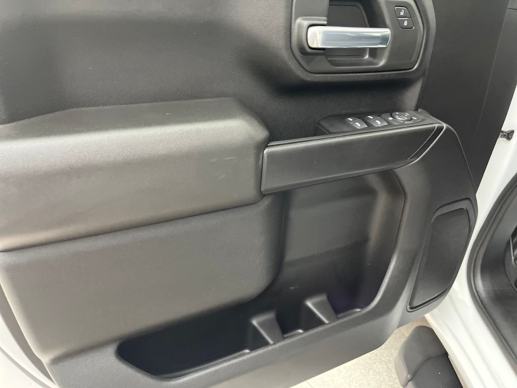 Used 2022 White Chevrolet Custom image 12