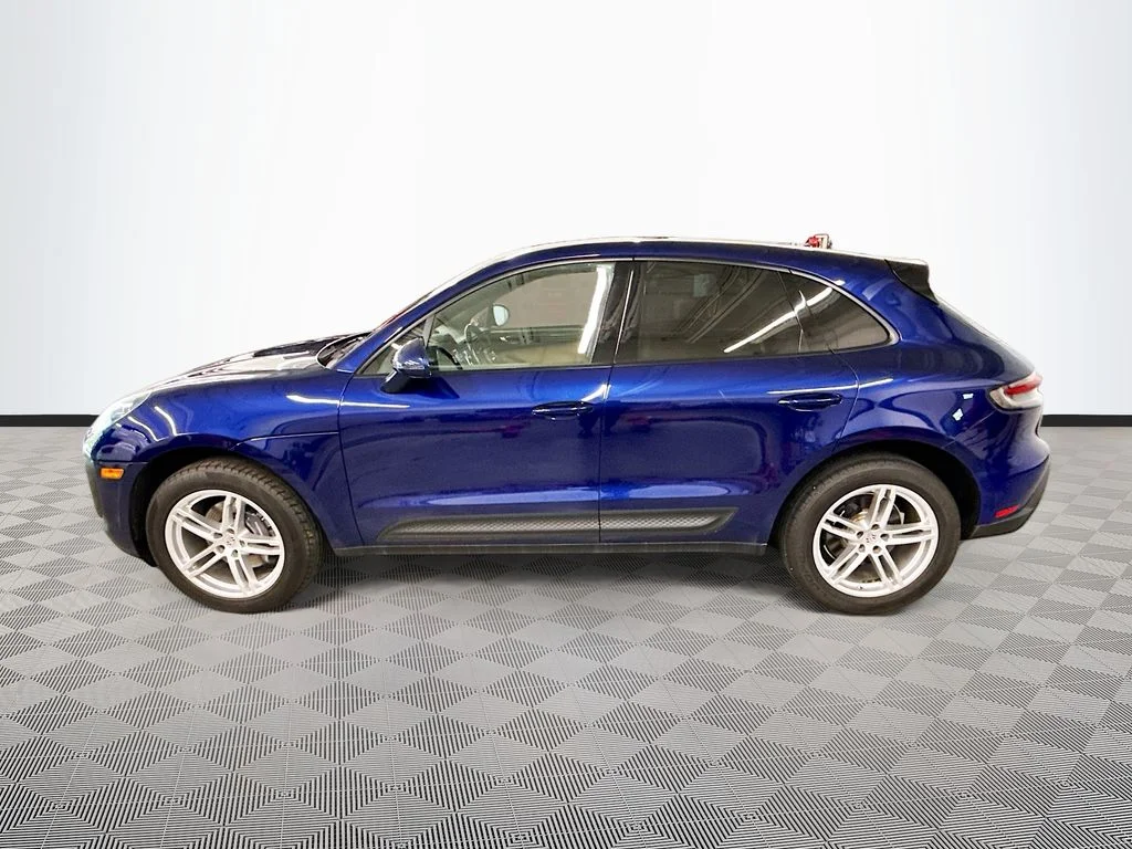 Used 2022  Porsche Base image 5
