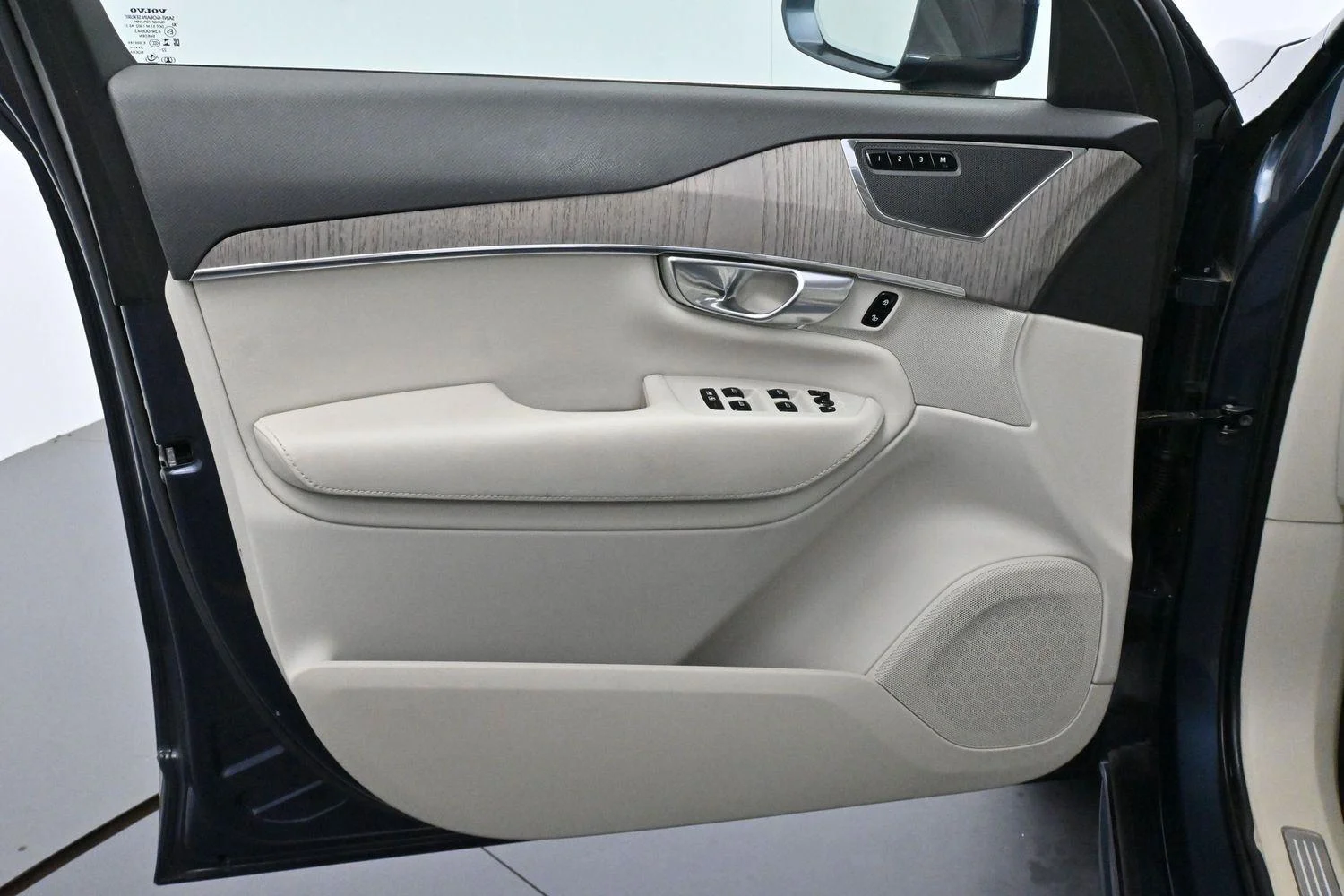 Used 2023 Blue Volvo Plus image 11