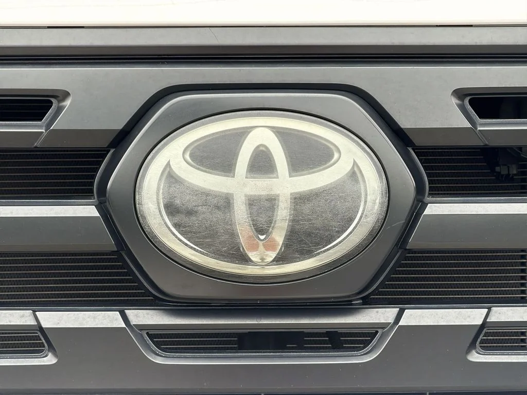 Used 2019 White Toyota SR image 36