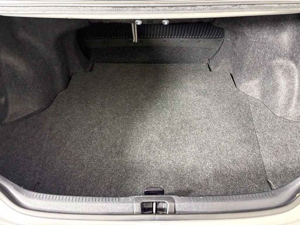Used 2014 Silver Toyota LE image 32