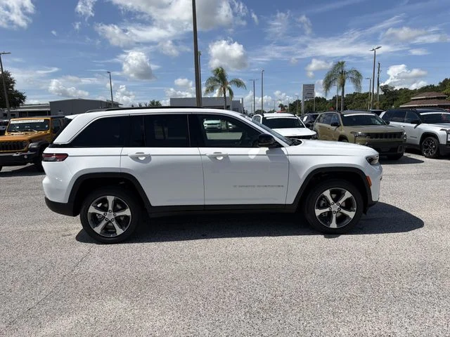 New 2026 Bright White Clear-Coat Exterior Paint Jeep Limited image 3