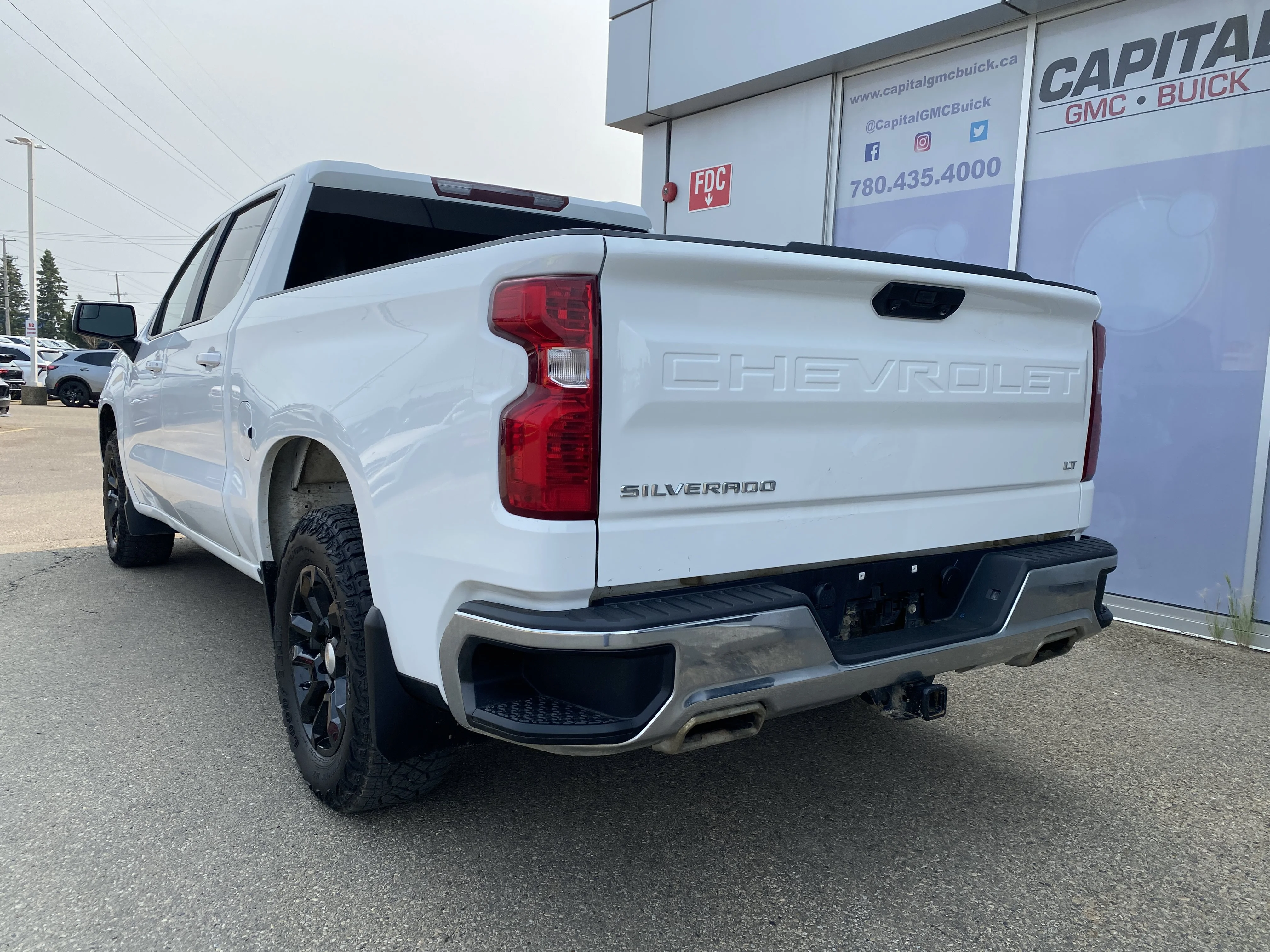 Used 2023 White Chevrolet LT Crew Cab  * Z71 OFF ROAD * HEATED SEATS * image 3