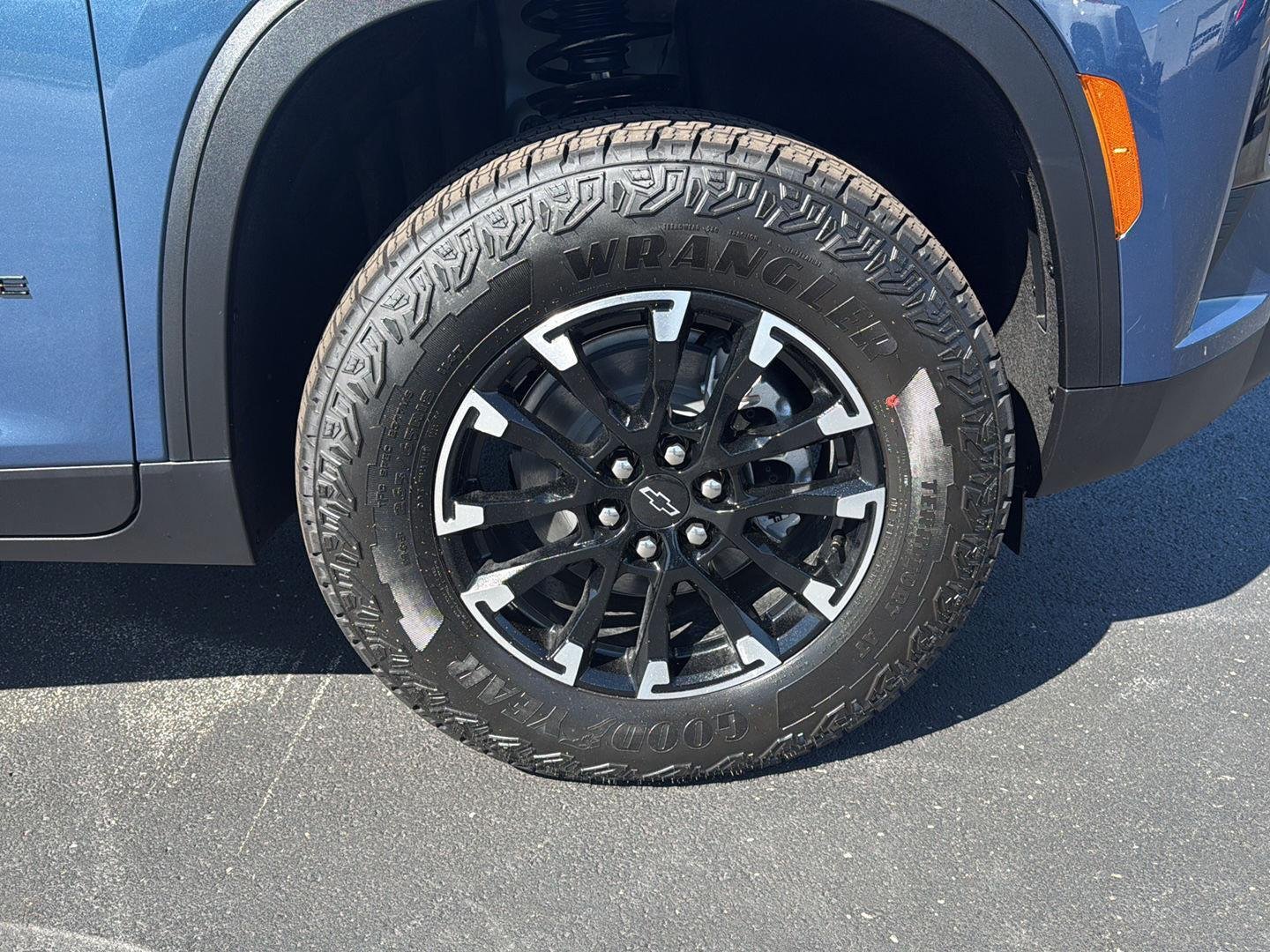 New 2026 Lakeshore Blue Metallic Chevrolet Z71 image 15