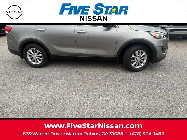 Used 2018 Silver Kia LX image 8