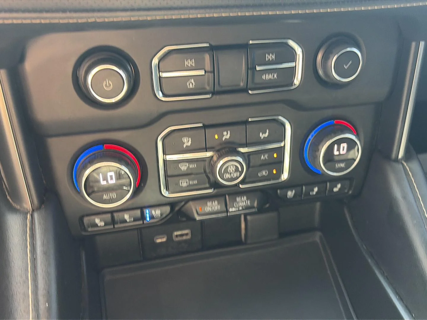 Used 2022 SUMMIT WHITE Chevrolet Premier image 28