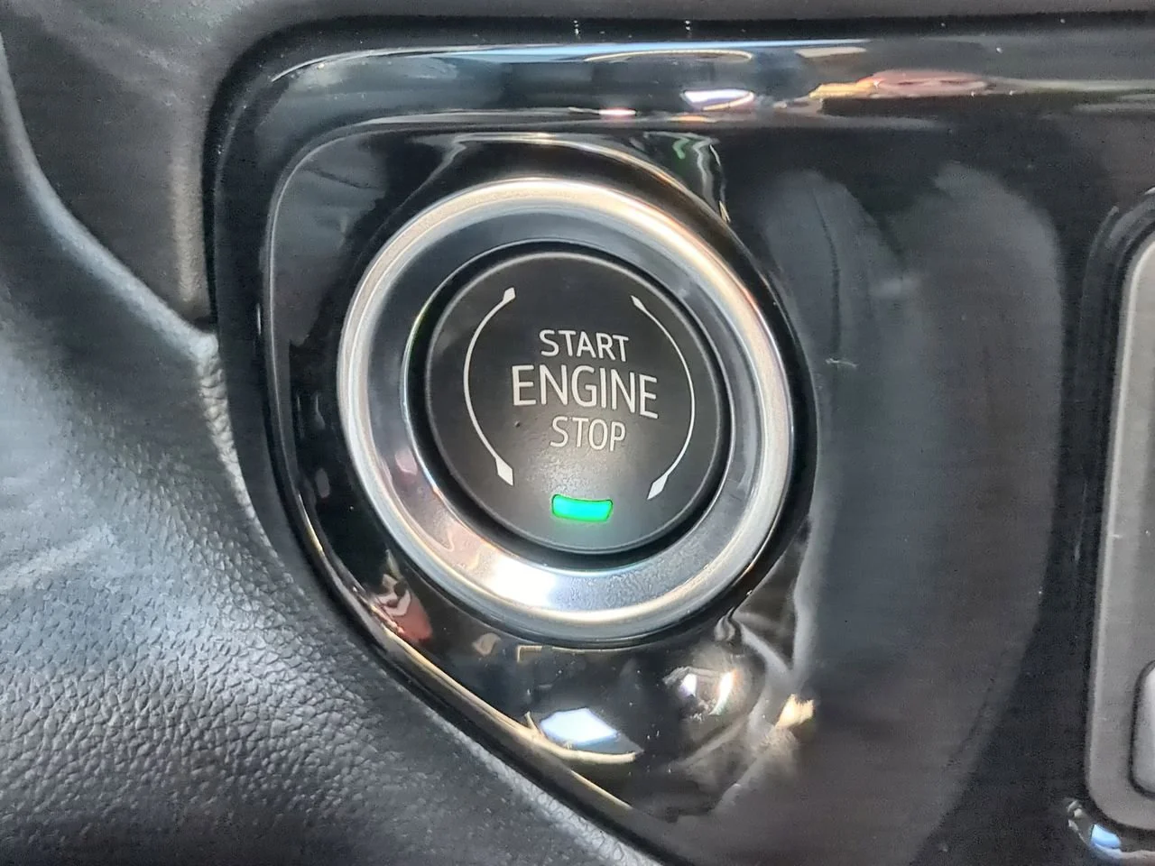 New 2026 Sterling Metallic GMC Elevation image 17