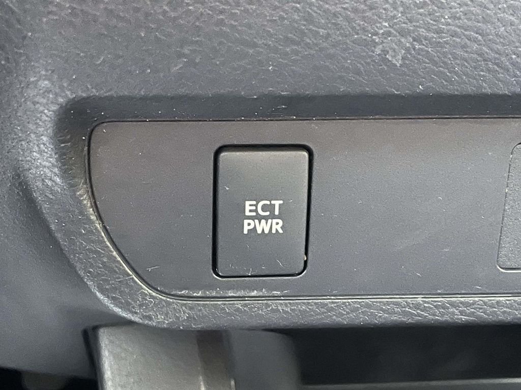 Used 2017  Toyota SR5 image 27