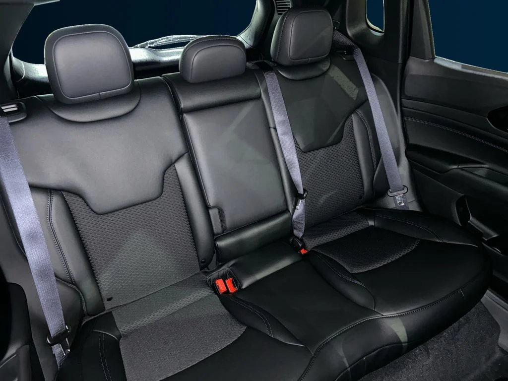 New 2026 Black Jeep Latitude image 18