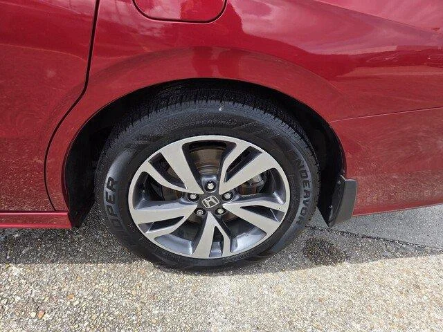 Used 2022 Radiant Red Metallic II Honda Touring image 27