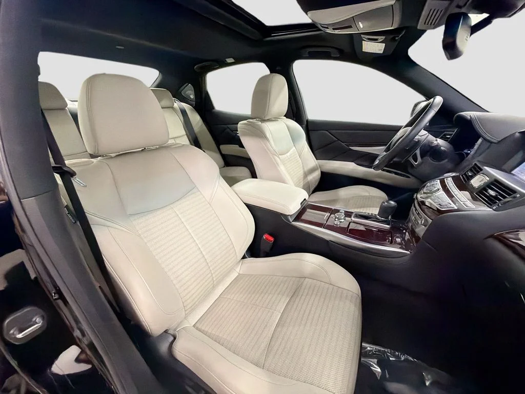 Used 2017 Black Obsidian INFINITI 5.6 image 29