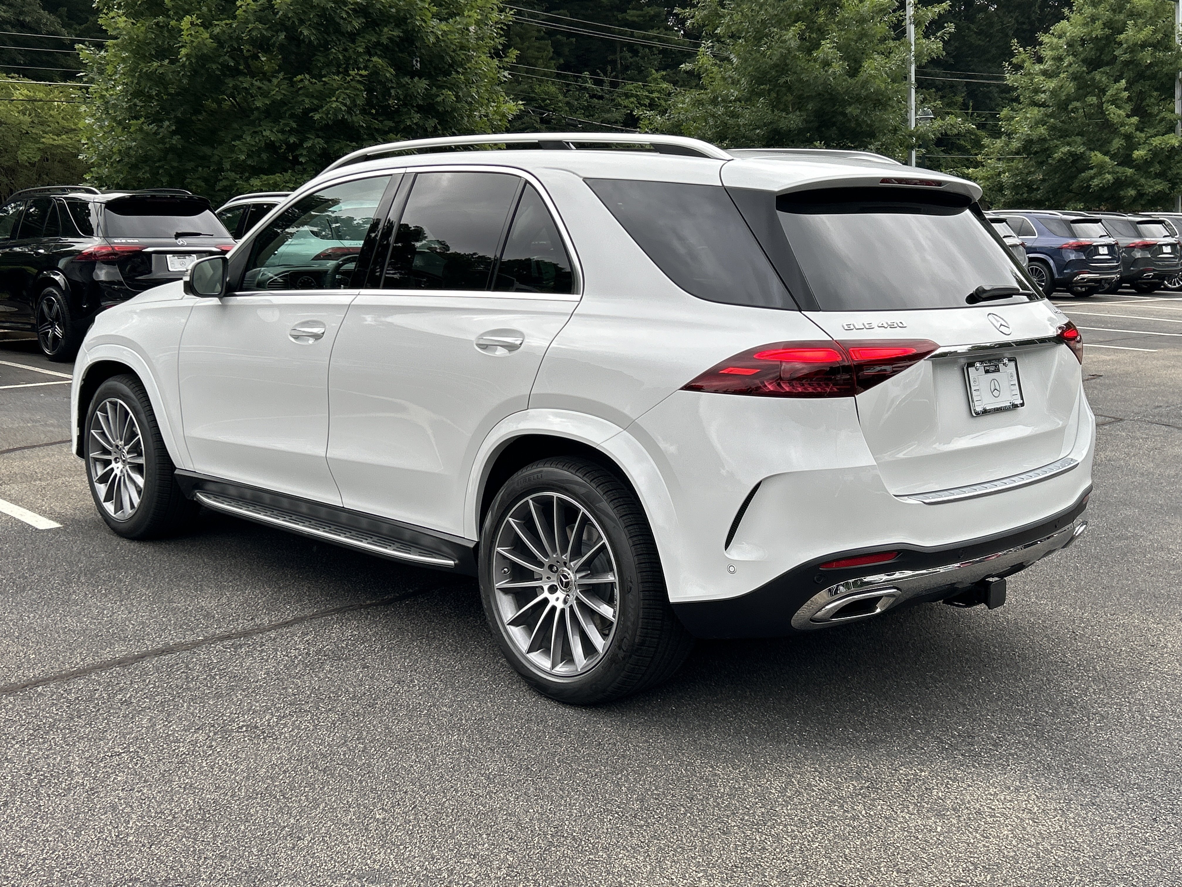 New 2026 MANUFAKTUR Moonlight White Metallic Mercedes-Benz GLE 450 4MATIC® SUV image 11