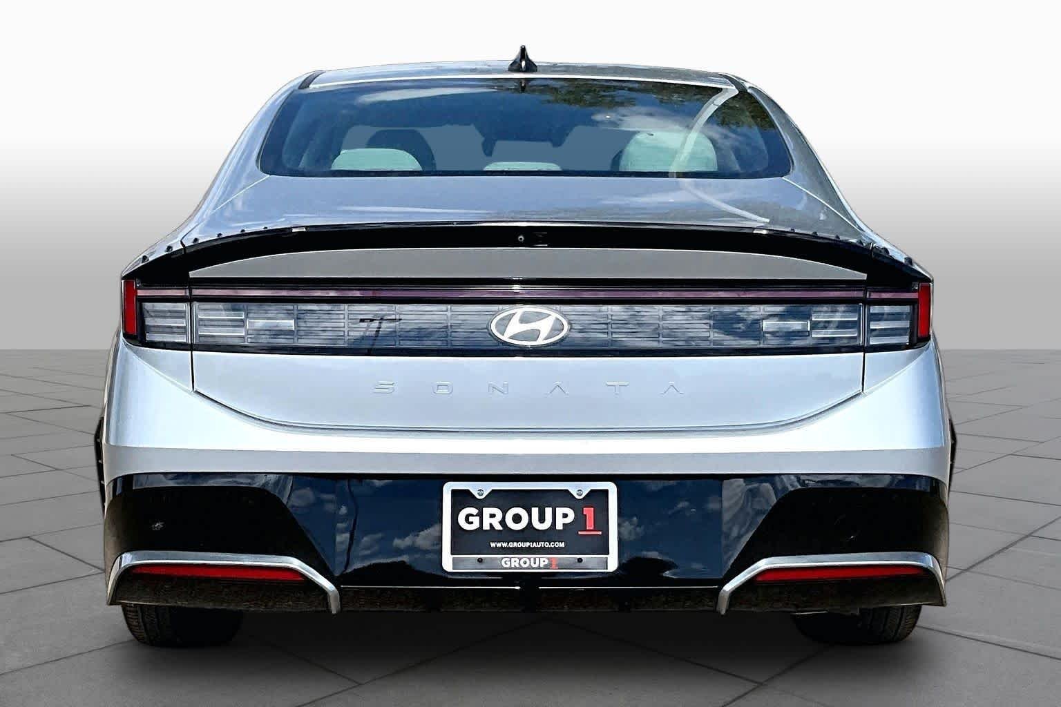 Used 2025 Aero Silver Hyundai SEL image 5