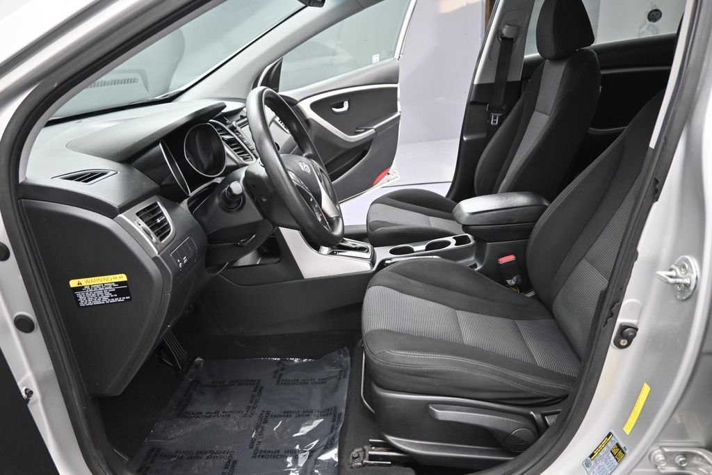 Used 2013 Shimmering Silver Metallic Hyundai Base image 10
