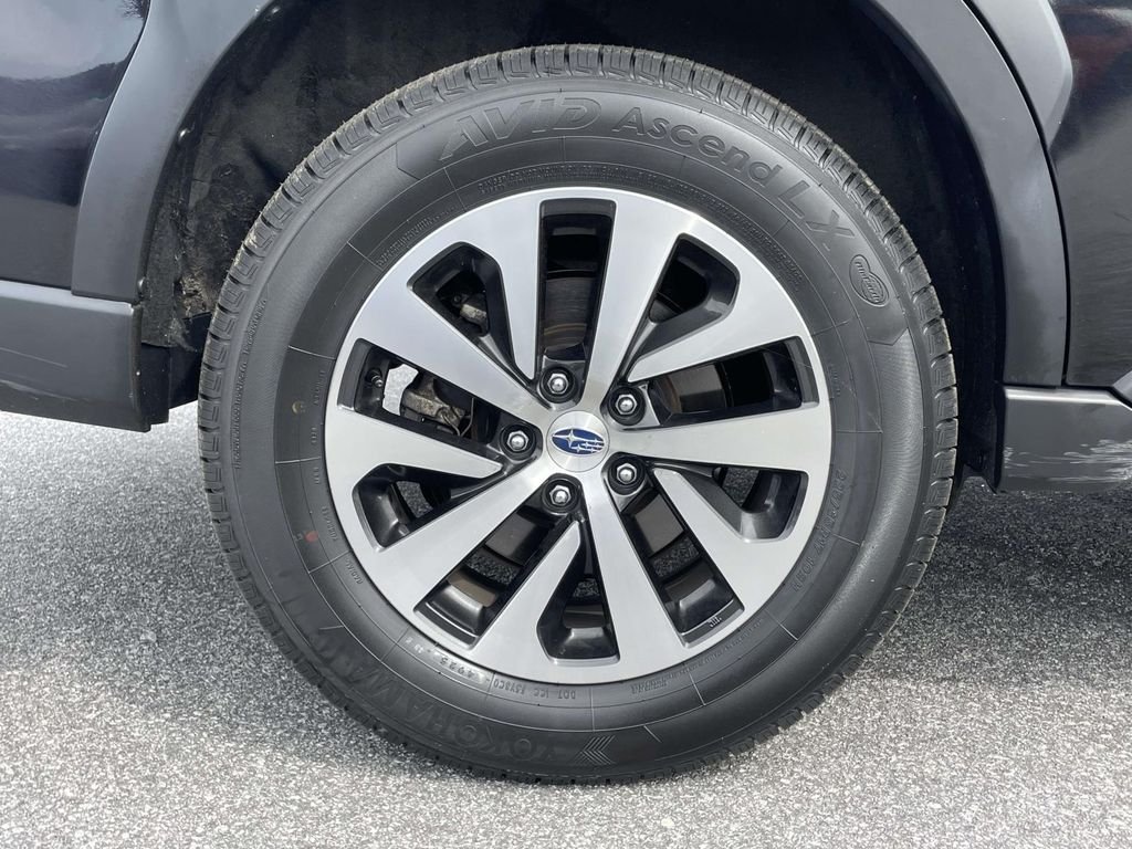 Used 2024 Crystal Black Silica Subaru Premium image 29