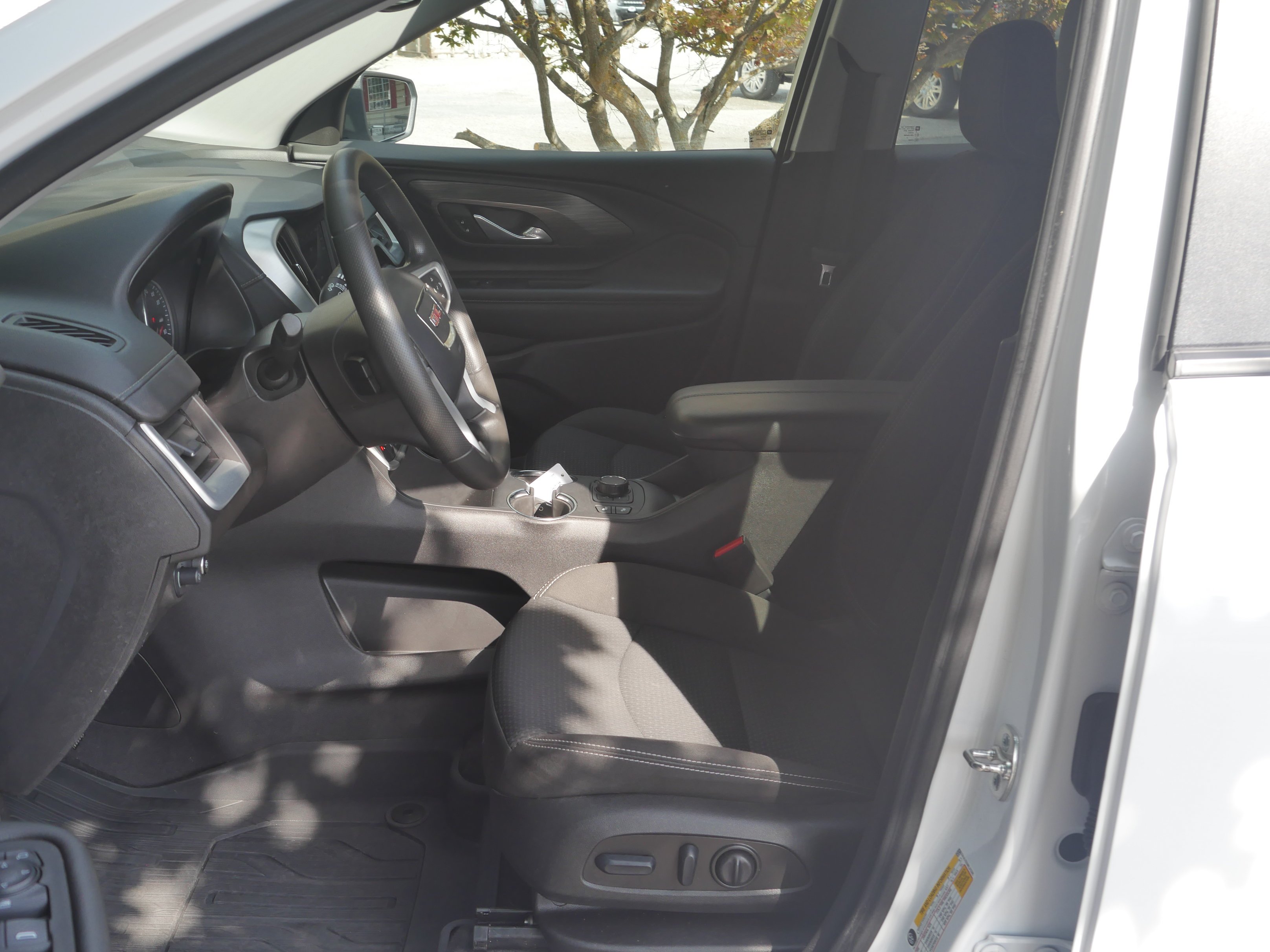 Used 2024 Summit White GMC SLE image 3