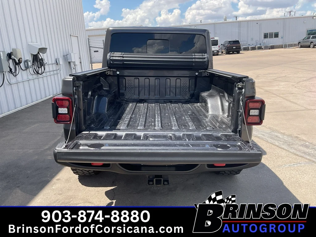 Used 2022 Granite Crystal Clearcoat Metallic Jeep Rubicon image 10