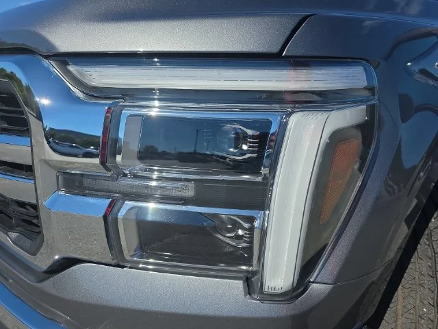 Used 2025 Gray Ford Lariat image 31