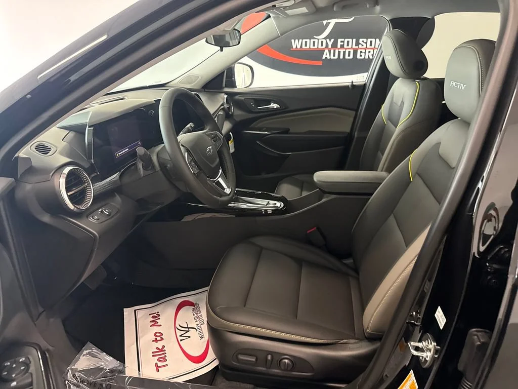 New 2026 Mosaic Black Metallic Chevrolet ACTIV image 9