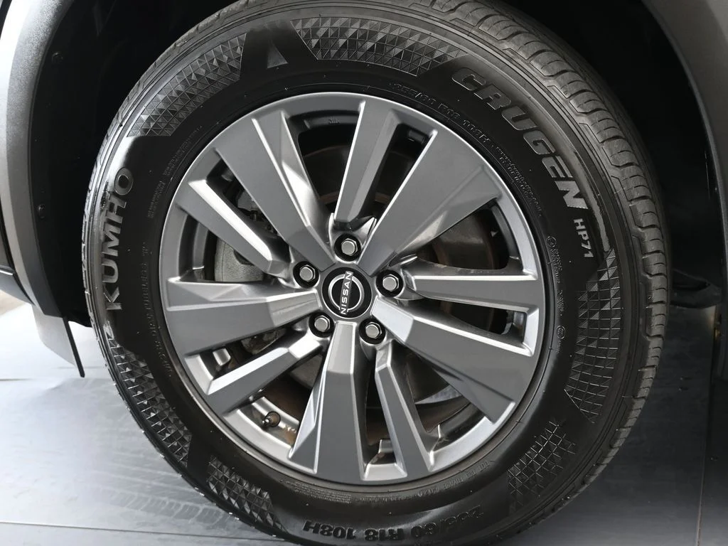 2025 Nissan Pathfinder SV - Photo 29