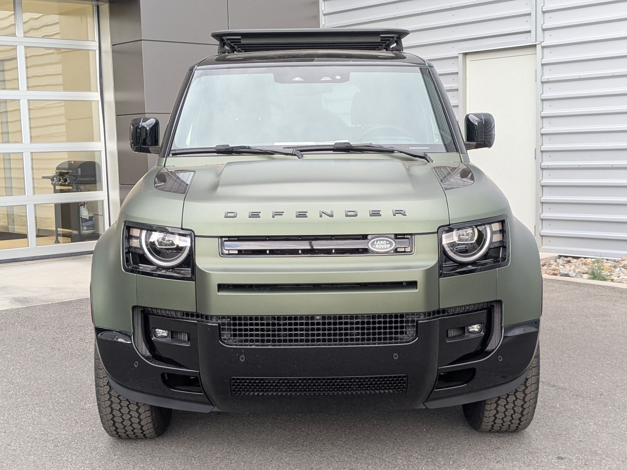 New 2026 Woolstone Green Land Rover P400 X-Dynamic SE image 2