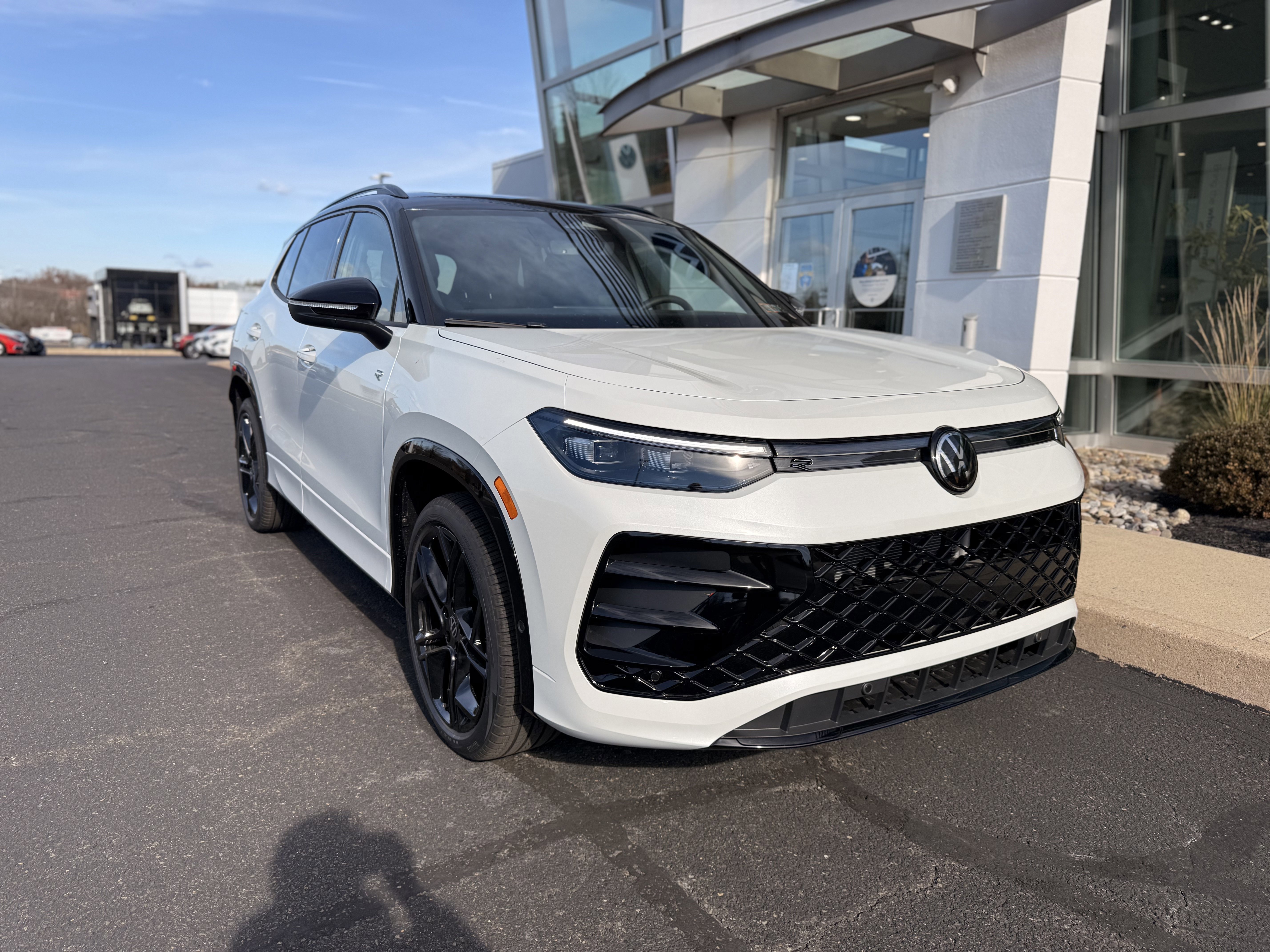 New 2026 Opal White W/Deep Black Roof Volkswagen SE R-Line Black image 2