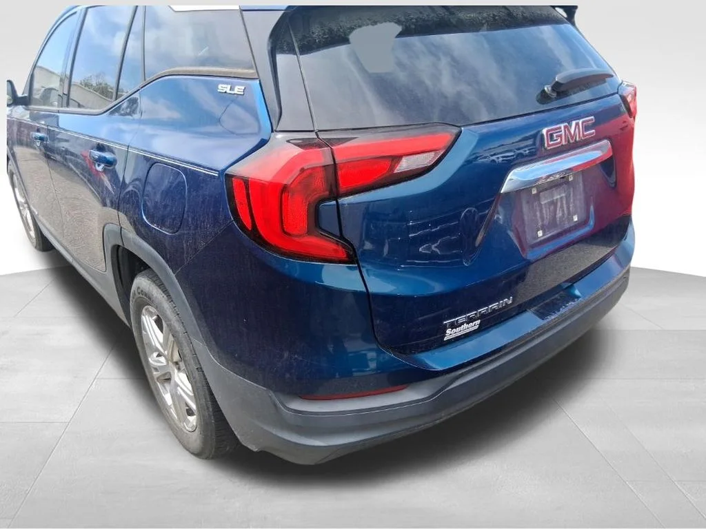 Used 2020 Blue GMC SLE image 9