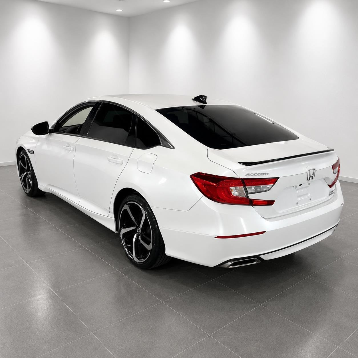 Used 2022 Platinum White Pearl Honda Sport SE image 2