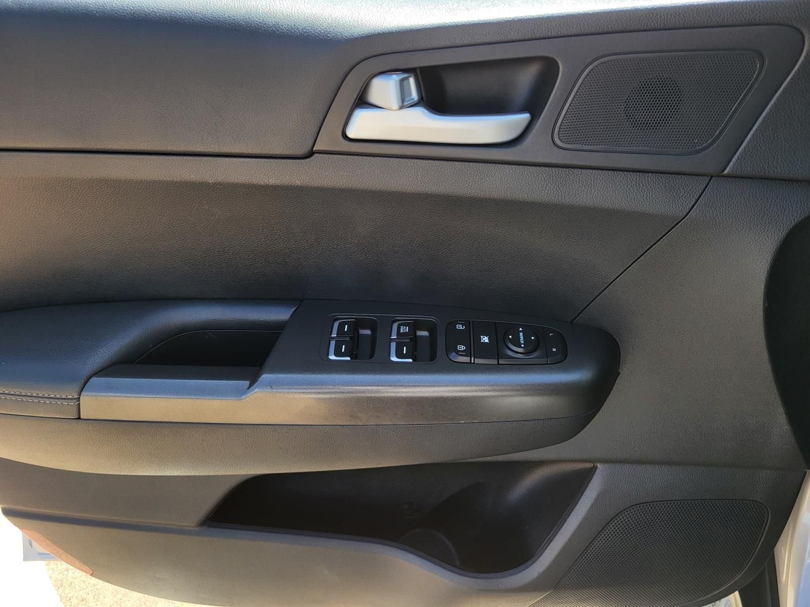 Used 2021 Sparkling Silver Kia LX image 14