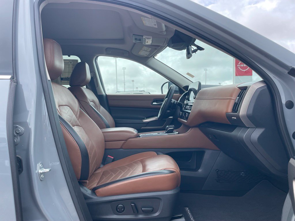 Used 2024 Gray Nissan Platinum image 22