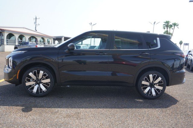 2025 Mitsubishi Outlander SE - Photo 13