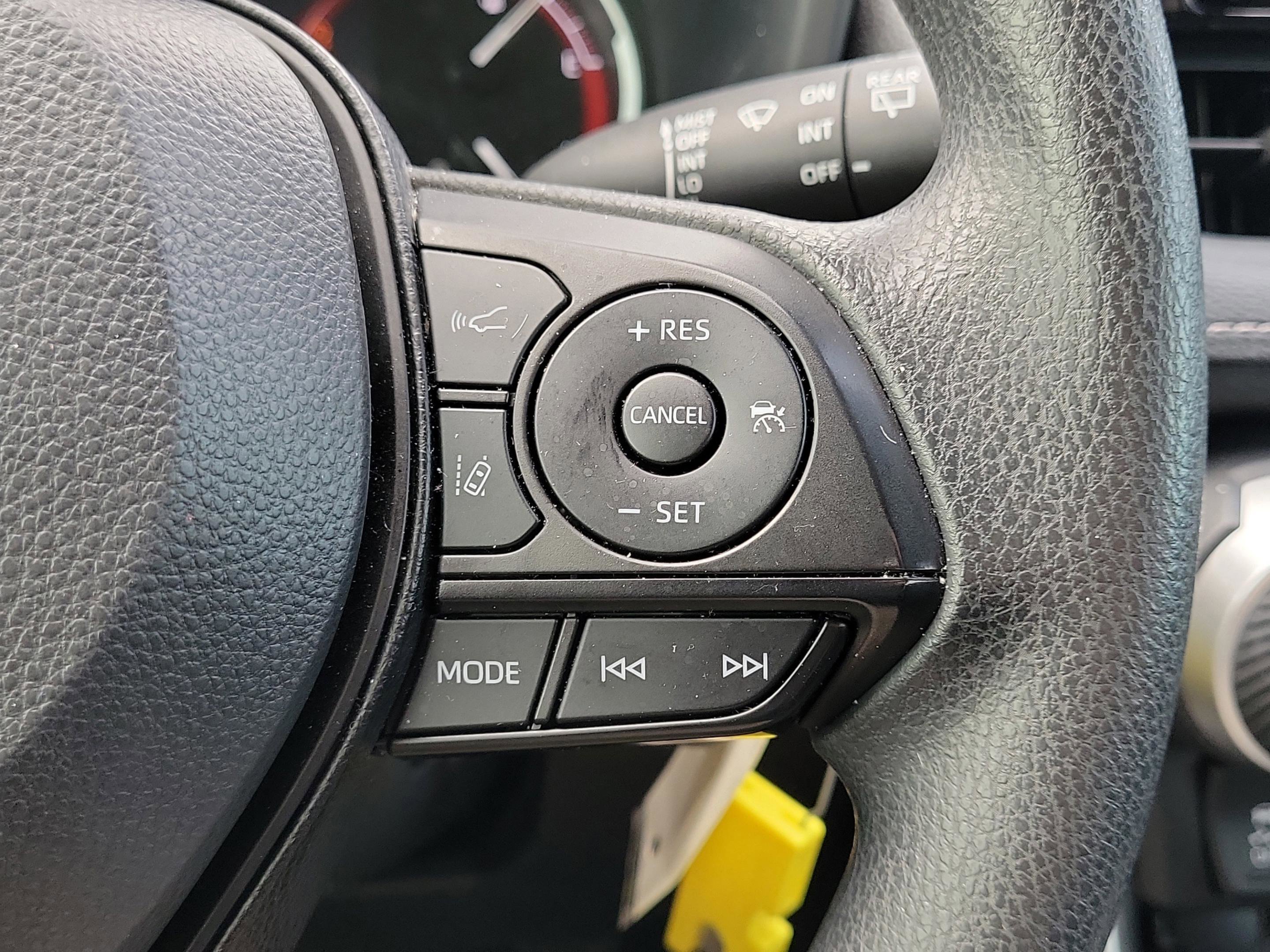 Used 2025 Ice Cap Toyota LE image 21