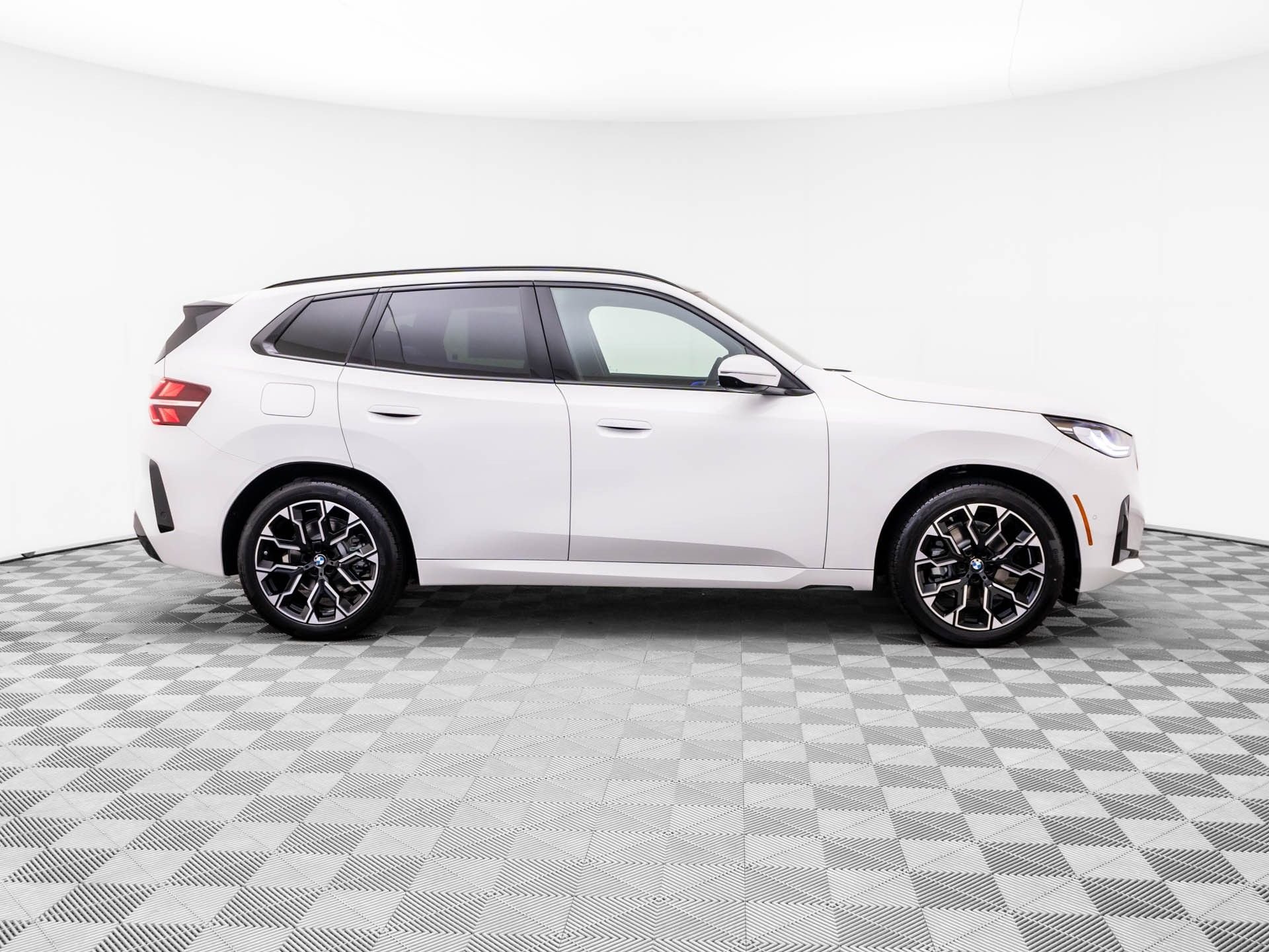 New 2026 Alpine White BMW 30 xDrive image 8