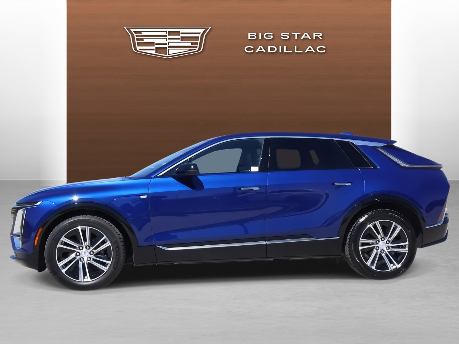 Used 2024 Cadillac LYRIQ Luxury 2 with VIN 1GYKPRRK7RZ136223 for sale in Friendswood, TX