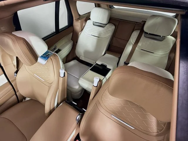 New 2026 Obsidian Black Satin Land Rover SV Signature Suite image 14